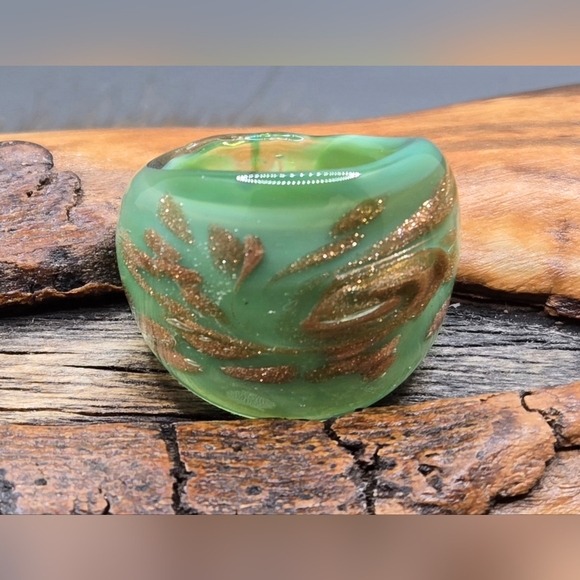 Handmade Jewelry - Art Glass Ring Seafoam Green Gold Glitter Swirls Sz 7 Width 7/8" EUC